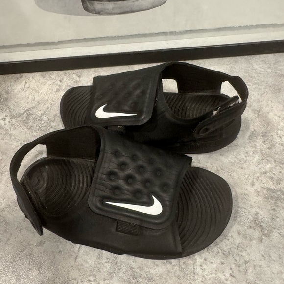 Nike Children's 9C Black Casual Slip-On Sandals - Picture 3 of 6